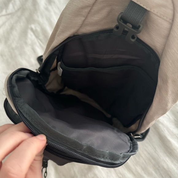 hiking beige crossbody - Picture 4 of 7